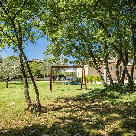 Karla Near Pula For 8 Persons With Private Pool, Kids Playground & Pet Friendly فيلة *