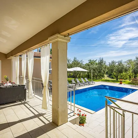 Karla Near Pula For 8 Persons With Private Pool, Kids Playground & Pet Friendly Vila *