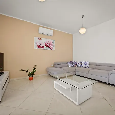 Vila Karla Near Pula For 8 Persons With Private Pool, Kids Playground & Pet Friendly