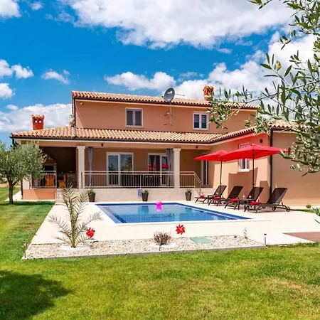 Villa Karla Near Pula For 8 Persons With Private Pool, Kids Playground & Pet Friendly