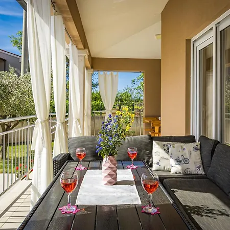 Karla Near Pula For 8 Persons With Private Pool, Kids Playground & Pet Friendly * Divsici