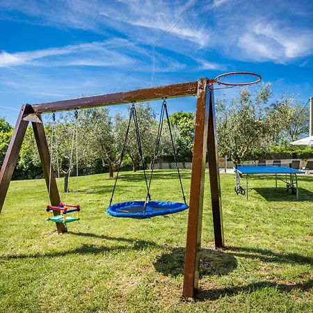 Karla Near Pula For 8 Persons With Private Pool, Kids Playground & Pet Friendly Vila Divsici