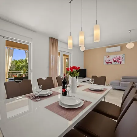 Karla Near Pula For 8 Persons With Private Pool, Kids Playground & Pet Friendly Vila *