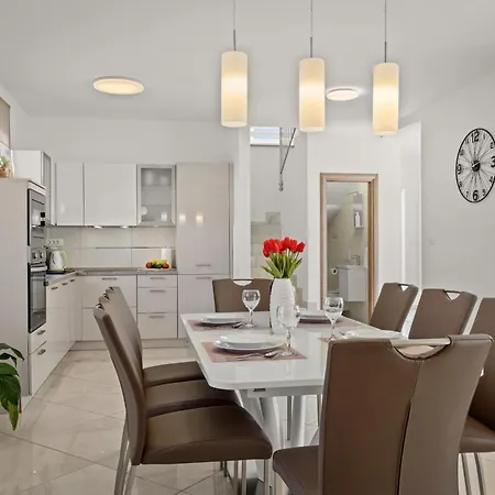 Vila Karla Near Pula For 8 Persons With Private Pool, Kids Playground & Pet Friendly *
