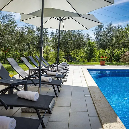 Karla Near Pula For 8 Persons With Private Pool, Kids Playground & Pet Friendly Divsici
