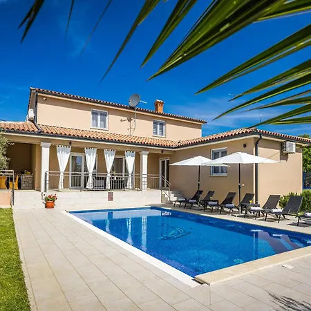 Karla Near Pula For 8 Persons With Private Pool, Kids Playground & Pet Friendly Vila *