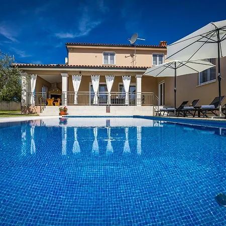 Vila Karla Near Pula For 8 Persons With Private Pool, Kids Playground & Pet Friendly *