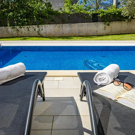 Karla Near Pula For 8 Persons With Private Pool, Kids Playground & Pet Friendly * Divsici