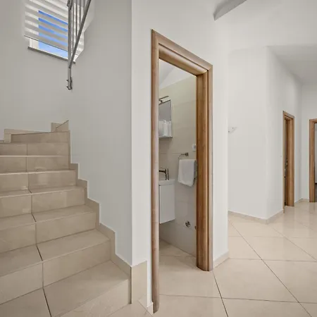 Karla Near Pula For 8 Persons With Private Pool, Kids Playground & Pet Friendly * Divsici