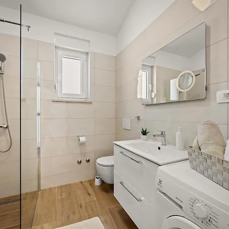 Vila Karla Near Pula For 8 Persons With Private Pool, Kids Playground & Pet Friendly *