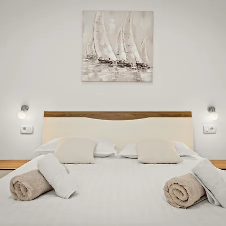 Vila Karla Near Pula For 8 Persons With Private Pool, Kids Playground & Pet Friendly *
