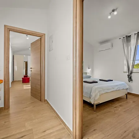 Karla Near Pula For 8 Persons With Private Pool, Kids Playground & Pet Friendly * Divsici