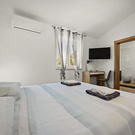 Karla Near Pula For 8 Persons With Private Pool, Kids Playground & Pet Friendly *