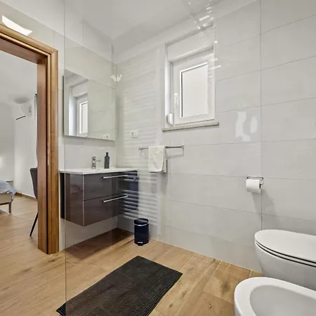 Vila Karla Near Pula For 8 Persons With Private Pool, Kids Playground & Pet Friendly Divsici