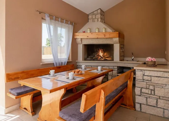 Villa Karla Near Pula For 8 Persons With Private Pool, Kids Playground & Pet Friendly Divšići