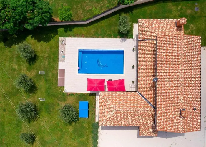Villa Karla Near Pula For 8 Persons With Private Pool, Kids Playground & Pet Friendly