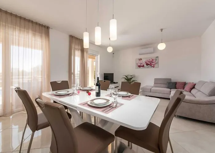 Villa Karla Near Pula For 8 Persons With Private Pool, Kids Playground & Pet Friendly *