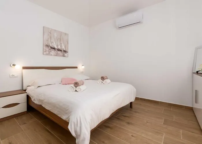 Villa Karla Near Pula For 8 Persons With Private Pool, Kids Playground & Pet Friendly