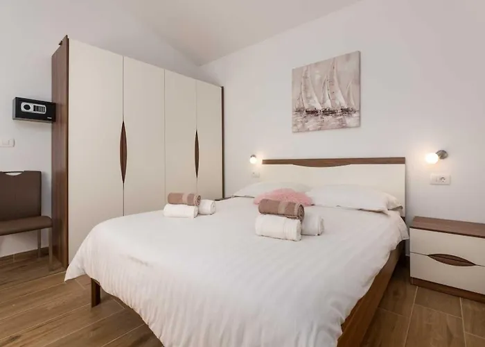 Villa Karla Near Pula For 8 Persons With Private Pool, Kids Playground & Pet Friendly Divšići