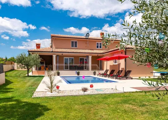 Villa Karla Near Pula For 8 Persons With Private Pool, Kids Playground & Pet Friendly